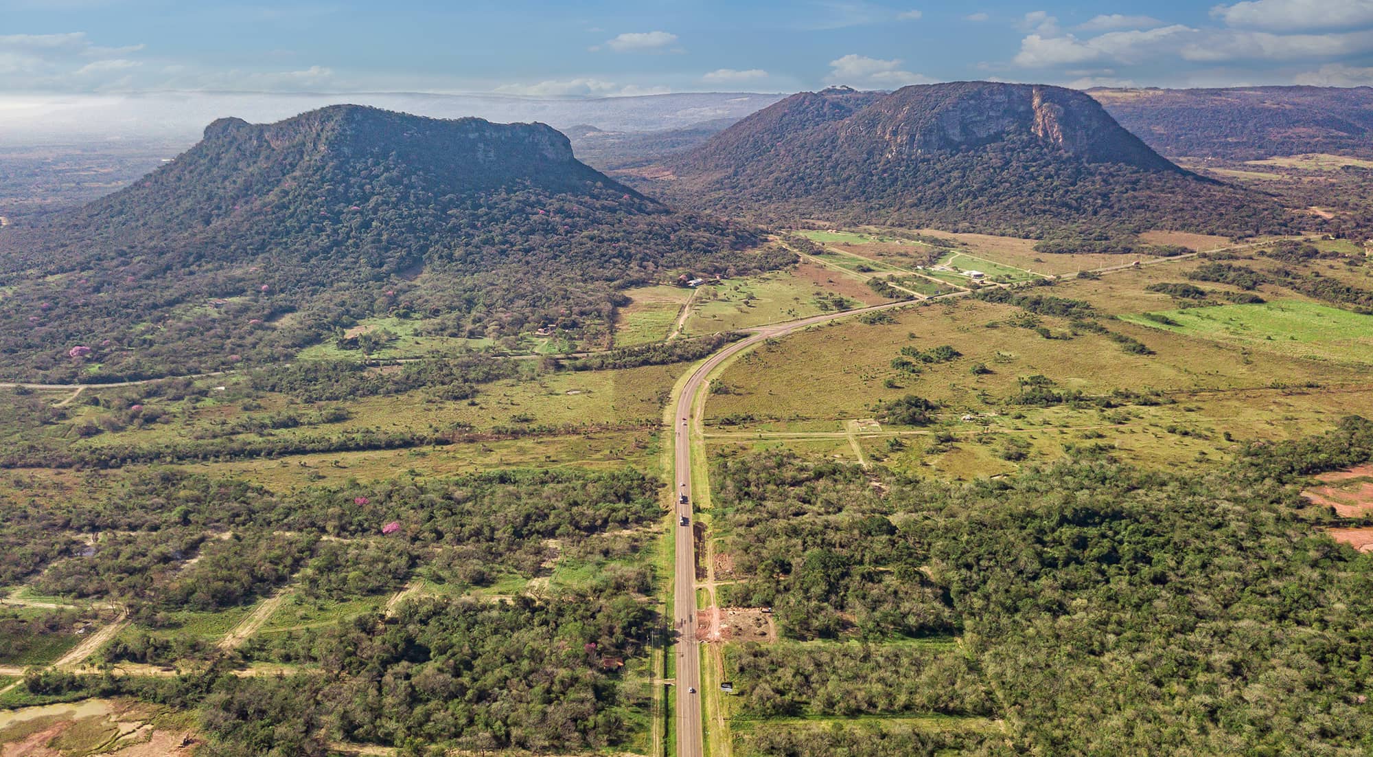 Grüne Hügellandschaft in Paraguay